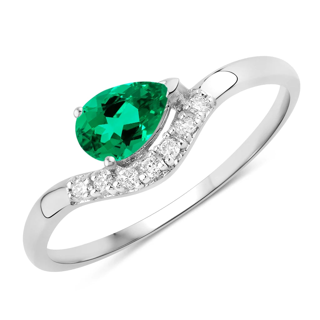 Wave Pear-Cut and Diamond Ring