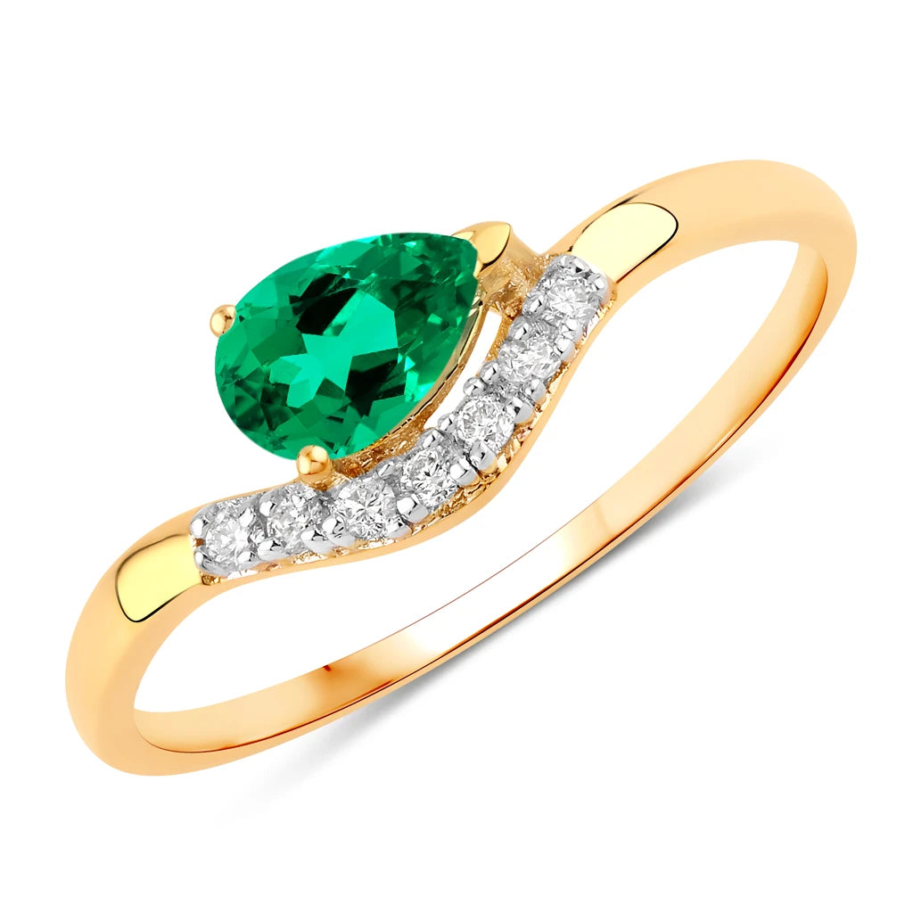 Wave Pear-Cut and Diamond Ring