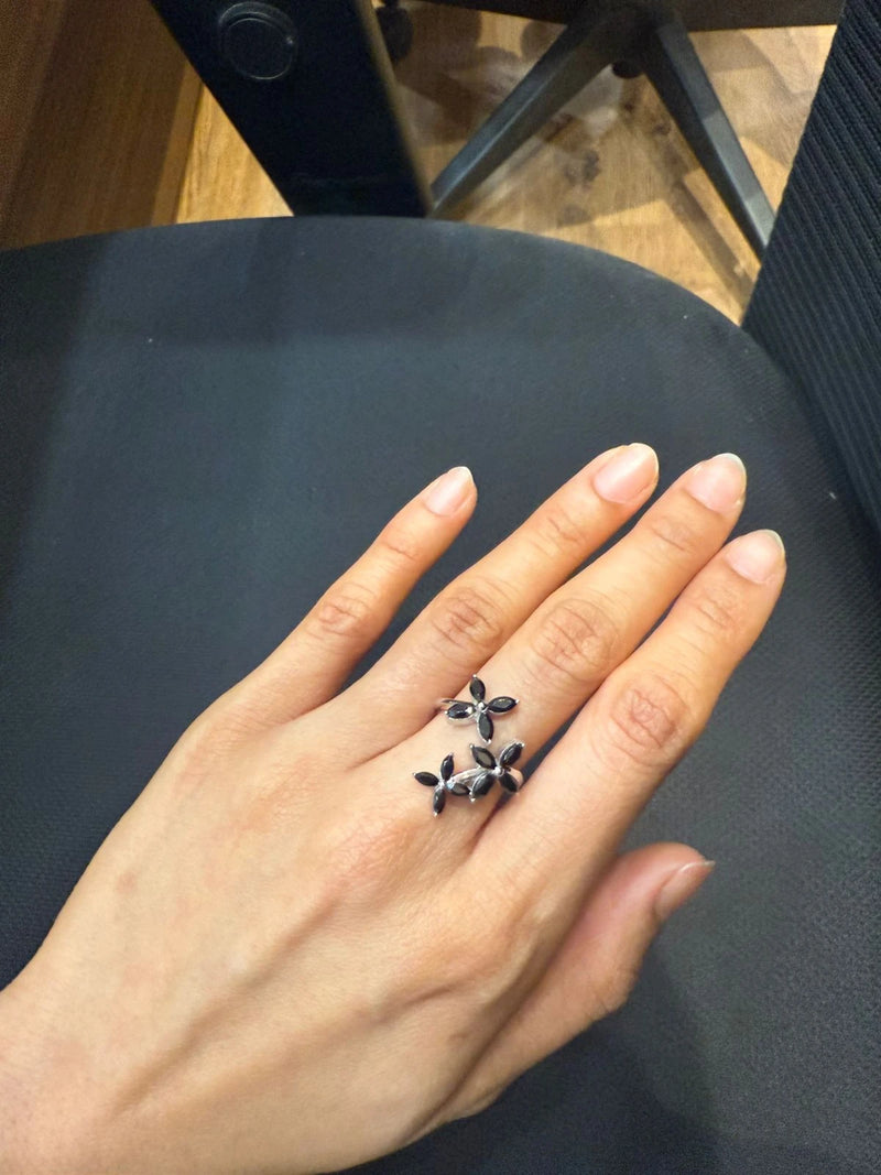 Custom marquise-cut floral ring handcrafted in gold – bespoke design by AMOLIH